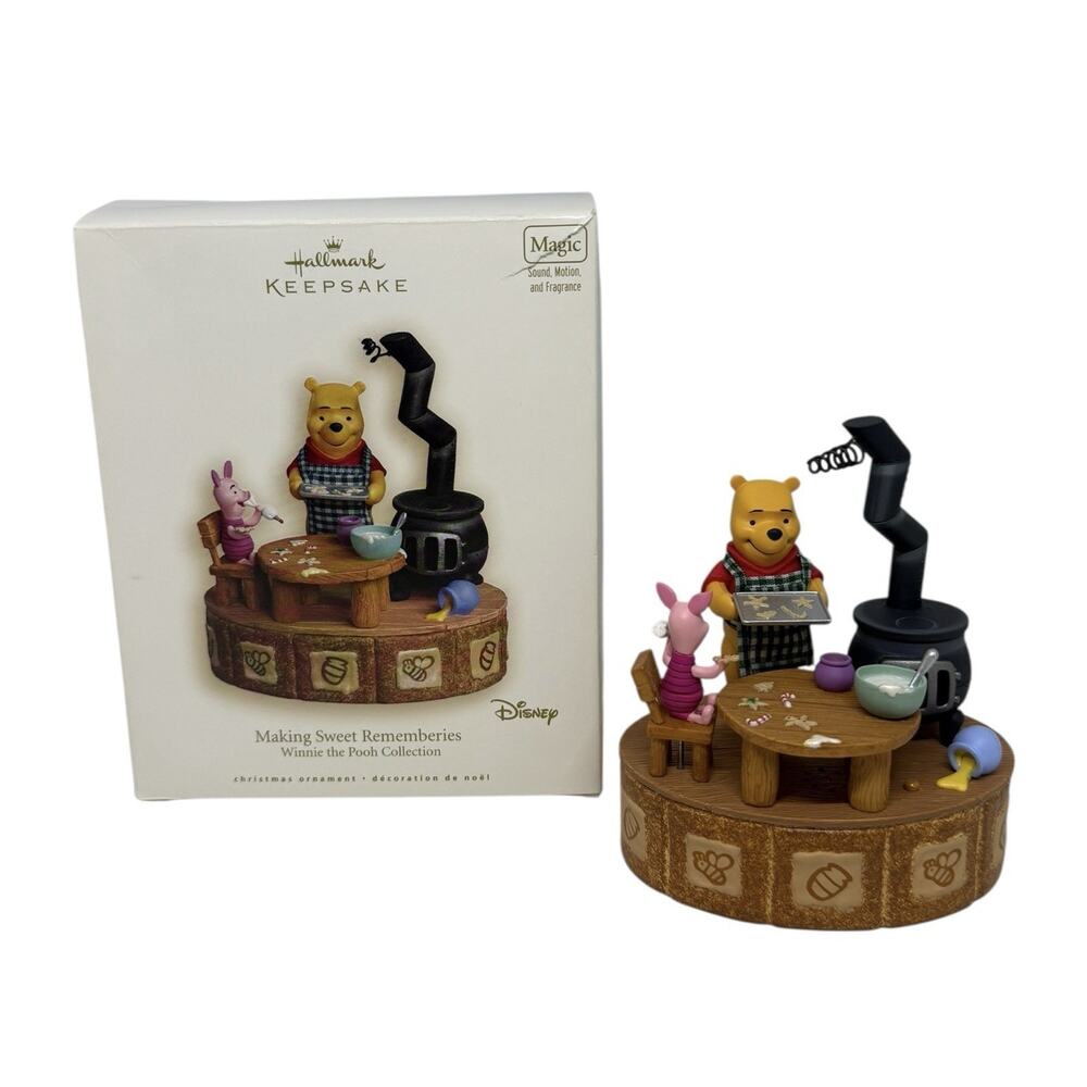 2007 Hallmark Disney Magic Ornament Making Sweet Rememberies Pooh & Piglet Sound
